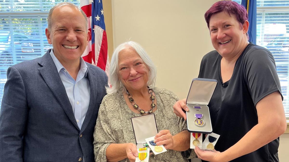 Rep. Smucker Returns Medals to Constituents 