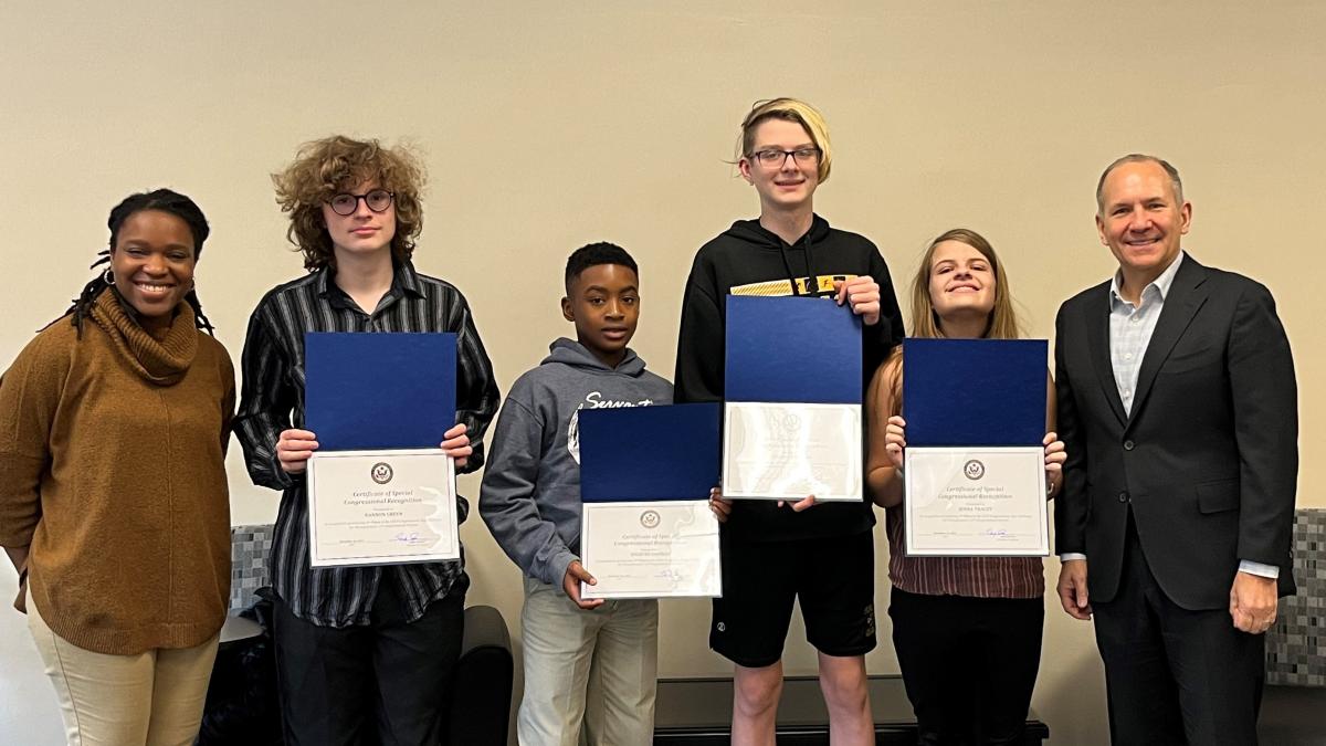 Rep. Smucker pictured with the winning 2023 Congressional App Challenge Team.