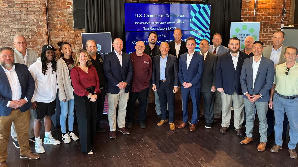 Rep. Smucker with roundtable participants. 