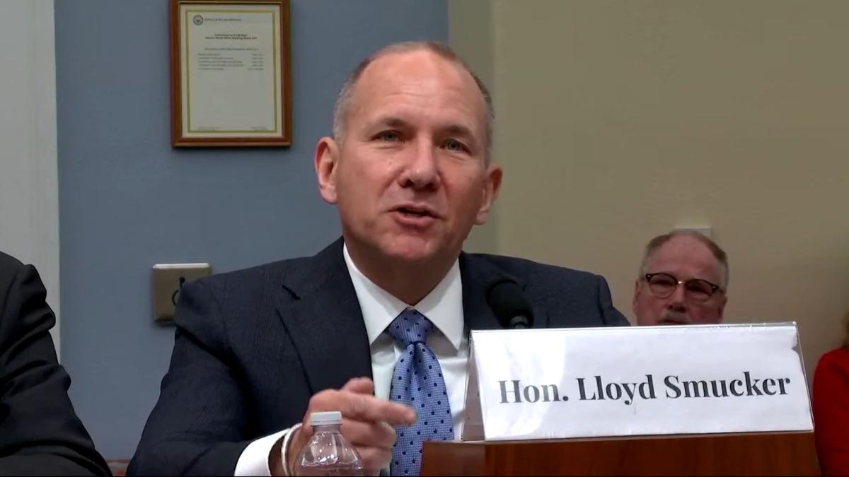 Rep. Smucker testifies at a Budget Committee hearing. 