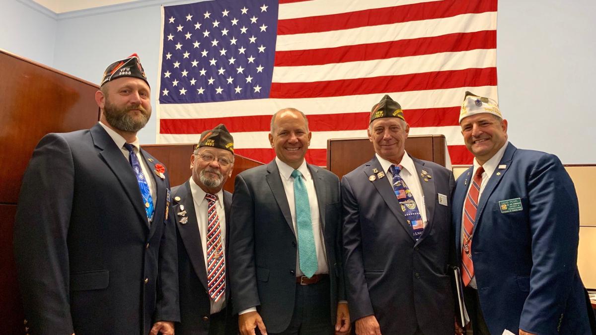 Rep. Smucker Pictured with Veterans