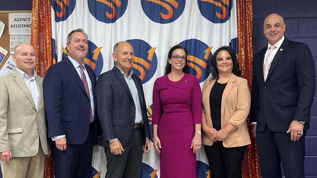 Rep. Smucker pictured with press conference participants. 
