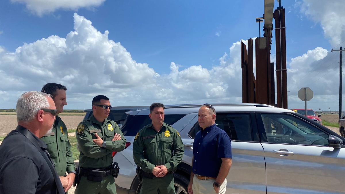 Rep. Smucker visits the border. 