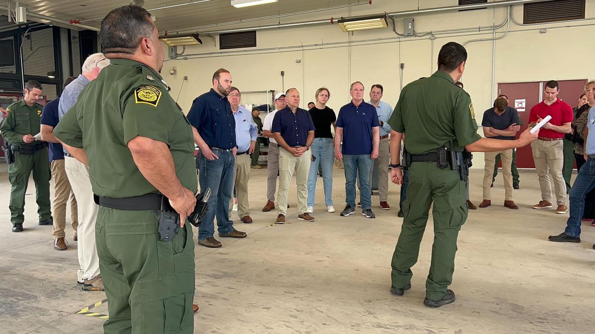 Rep. Smucker visits the border.